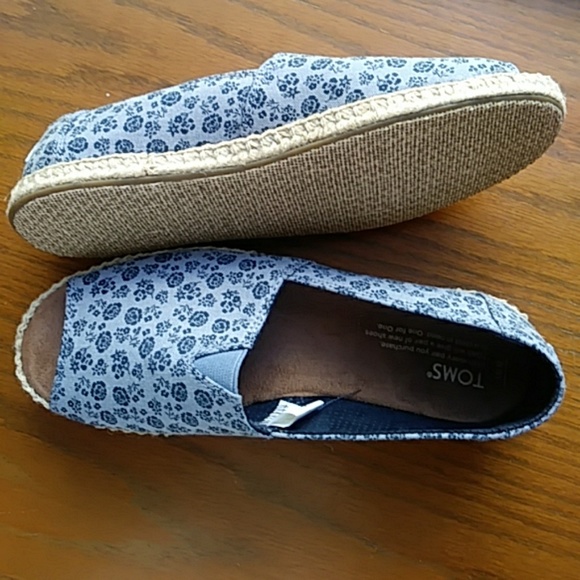 Toms Shoes - Toms womens size 7.5 - 8 blue floral NEW NWOT